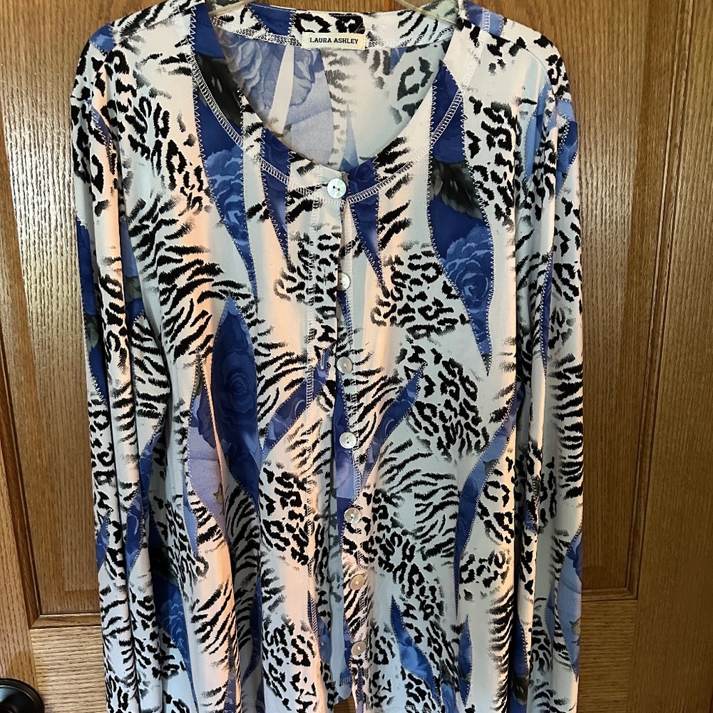 Laura Ashley Blue/Black/White/Silver Botton Down Jacket.  Size L.